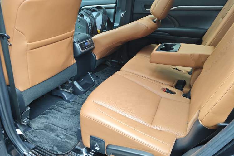 Used Toyota Highlander 2018 2.0T Four-Wheel Drive Knight Edition 7 Seats China VI Standard Left Rear Seat