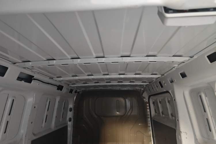 Used Foton Scenic i7 2025 Professional Logistics Short-Wheelbase Front-Wheel Drive Aiyike 41.86 kWh Zhiyuan Edition Flat Roof Single Tire 2 Seats Headliner