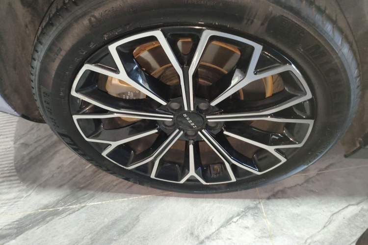 Used Zeekr 007 2025 Four-Wheel Drive Intelligent Driving Version 75 kWh Right Rear Wheel Hub