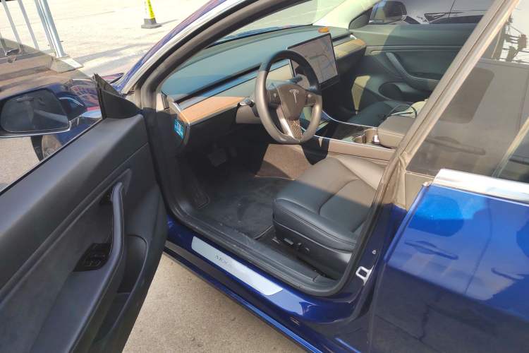 Used Tesla Model 3 2019 Long-Range Rear-Wheel-Drive Version
