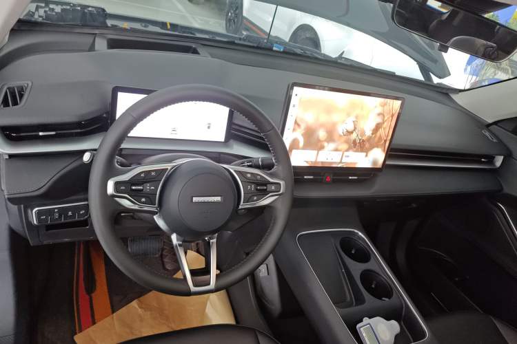 Used Haval H6 2024 1.5T Two-Wheel Drive Max Center Console