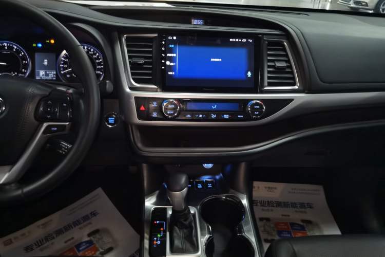 Used Toyota Highlander 2017 2.0T Four-Wheel Drive Luxury Edition 7 Seats Audio And AC Panel