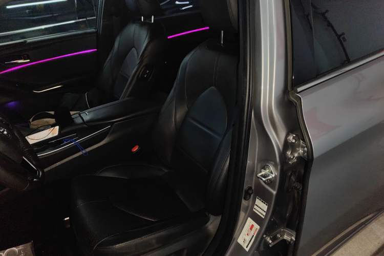 Used Toyota Avalon 2019 2.0L Luxury Edition China VI Standard
