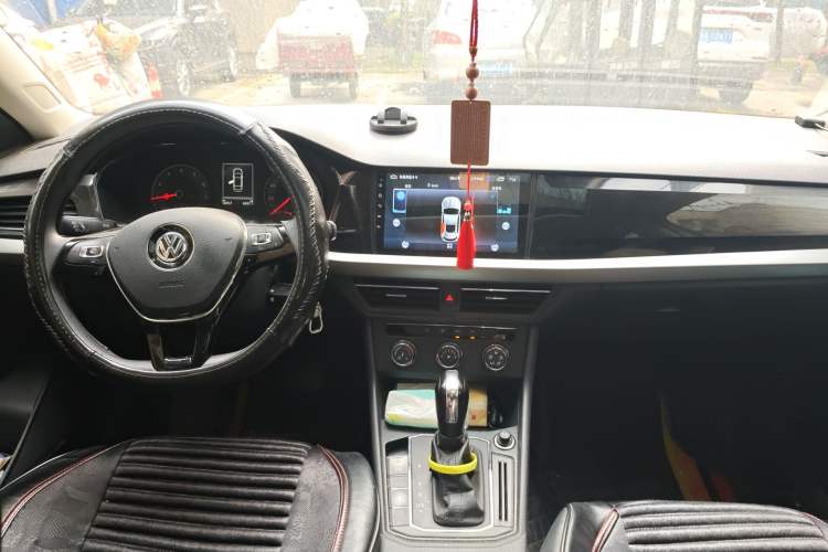 Used Volkswagen Lavida 2019 1.5L Automatic Comfort Edition China VI Standard Center Console