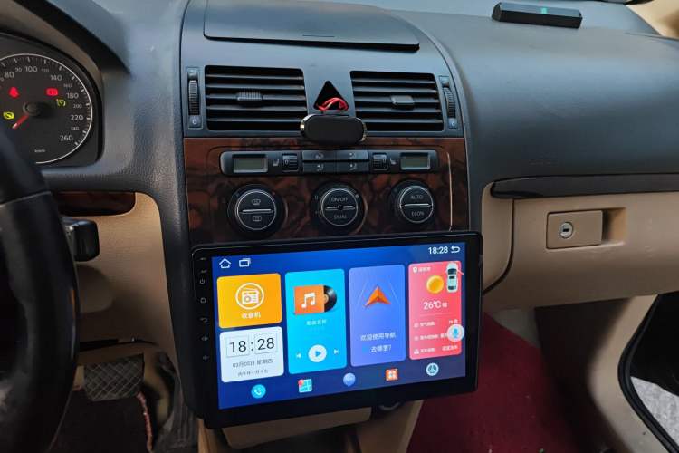 Used Volkswagen Touran 2008 1.8T ZhiZun Edition Automatic 5-Seater Audio And AC Panel