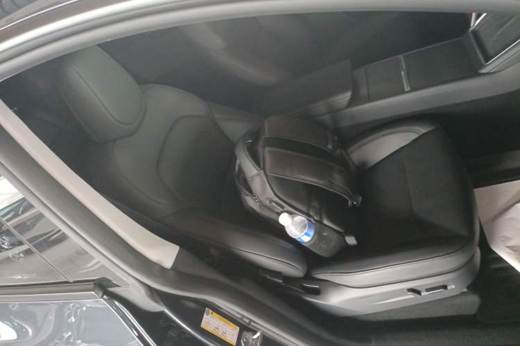 Used Tesla Model Y 2025 Rear-Wheel Drive First Edition Right Front Seat