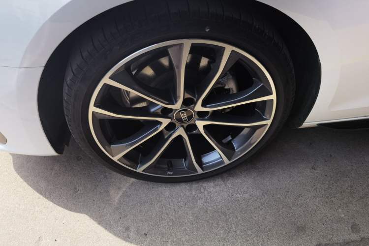 Used Audi A4L 2023 40 TFSI quattro Luxury Dynamic Edition Left Front Wheel Hub