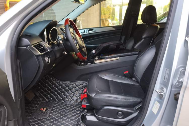 Used Mercedes-Benz M-Class 2012 ML 300
