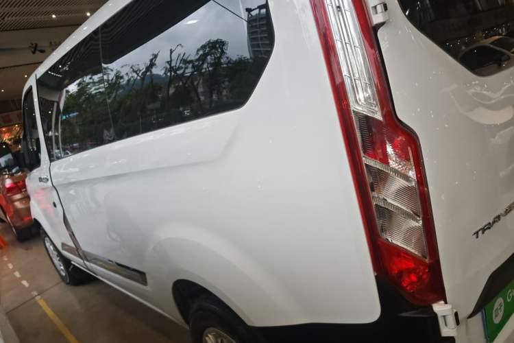 Used Ford Transit 2017 2.0T Gasoline Automatic Multi-Function Commercial Vehicle Short Wheelbase Low Roof China V Standard