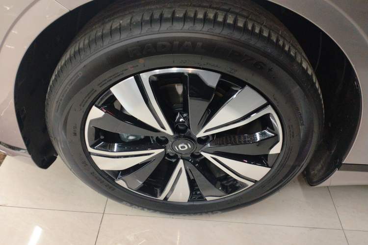 Used CHANGAN NEVO A07 2025 Blue Whale Pure Electric Version 525 Luxury Model Left Front Wheel Hub