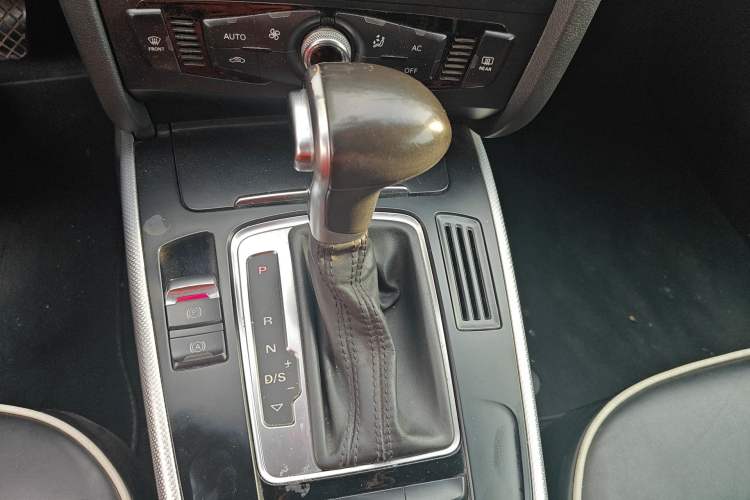 Used Audi A4L 2013 35 TFSI Automatic Standard Model Gear Lever