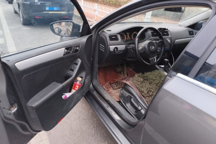 Used Volkswagen Sagitar 2014 Revised Version 1.4TSI Automatic Luxury Edition Driver Seat