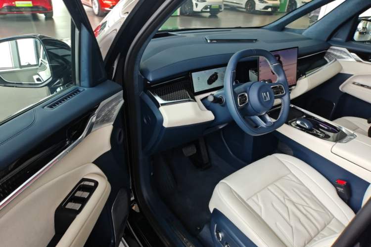 Used Zeekr 009 2024 7-Seater Walk-Through Version Four-Wheel Drive 108 kWh Driver Seat