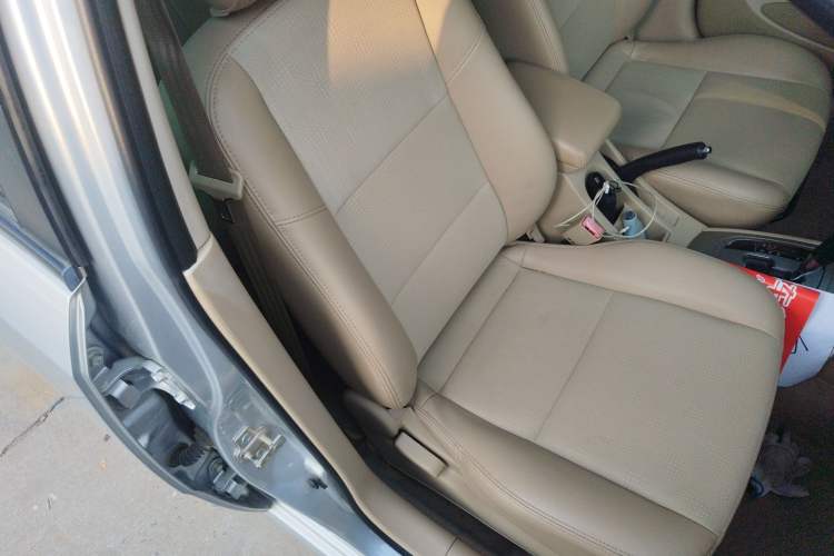 Used Buick Excelle 2013 1.5L Automatic Classic Model Right Front Seat