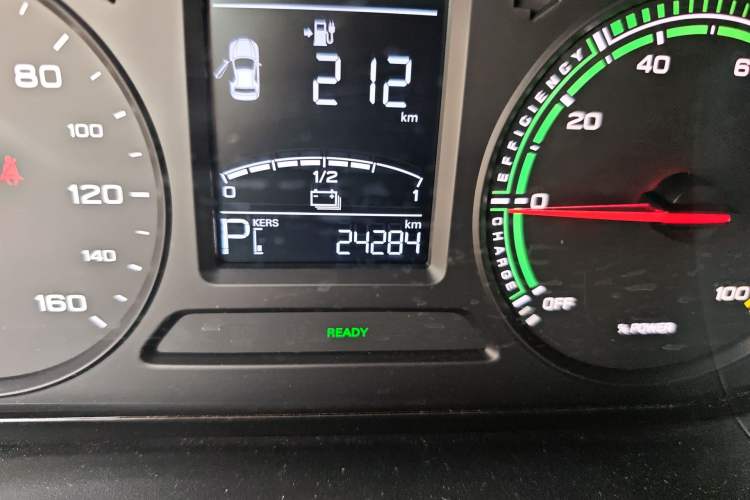 Used Roewe Clever 2021 302 km New Four-Seater Super-Efficient Version
