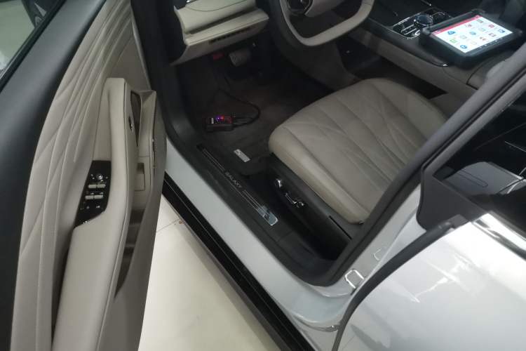 Used Geely Galaxy 8 2025 130km EM-P Starship Edition