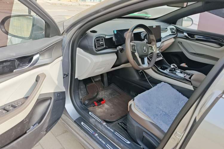 Used BYD Qin PLUS 2023 Champion Edition DM-i 120KM Leading Model
