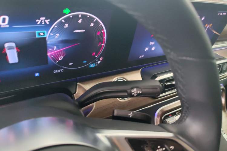 Used Mercedes-Benz V-Class 2024 V 300 Pilot Edition