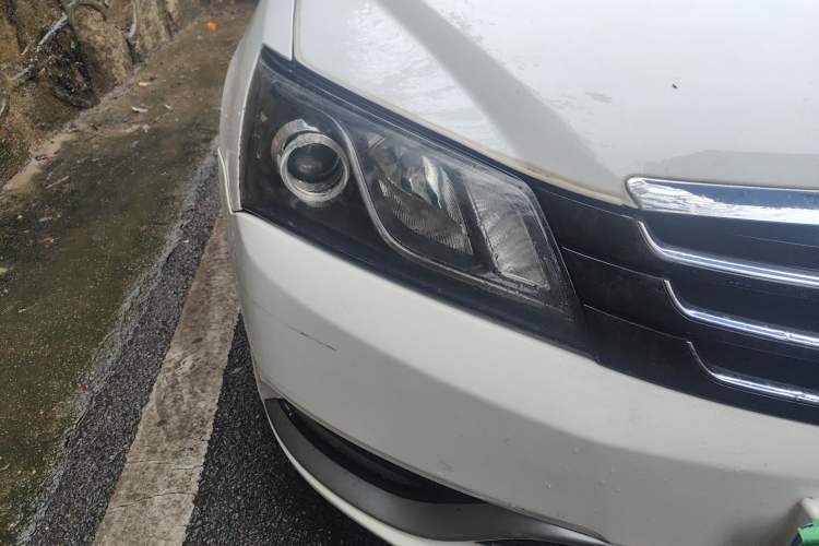 Used Geely Auto Emgrand 2014 Sedan 1.5L Manual Elite Model Right Front Headlight