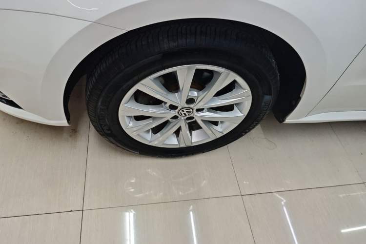 Used Volkswagen Lavida 2017 1.6L Automatic Comfort Edition Left Front Wheel Hub