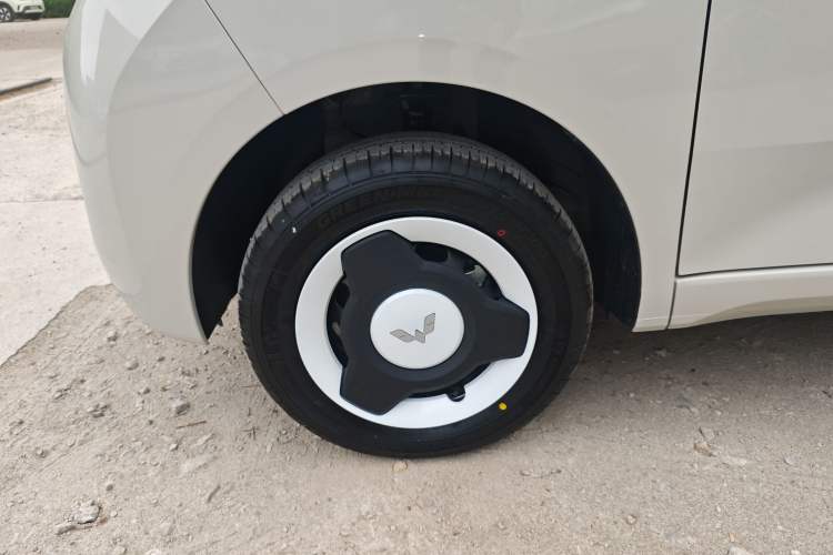 Used Wuling Hongguang MINIEV 2024 3rd Generation 215km Youth Edition Left Front Wheel Hub