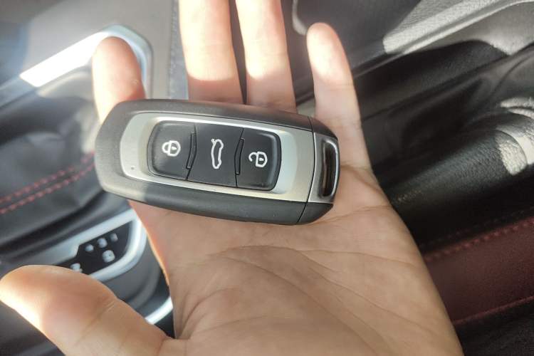 Used Geely Auto Vision X3 2021 PRO 1.5L CVT Deluxe Model
