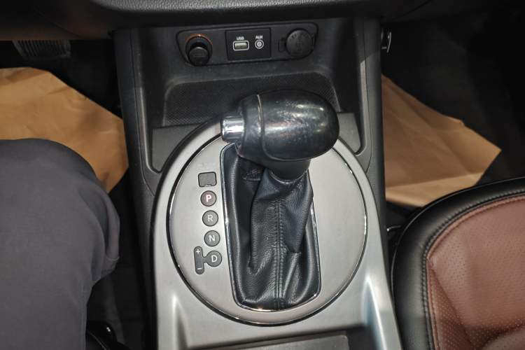 Used Kia Sportage R 2015 2.0L Automatic Two-Wheel Drive GLS Gear Lever
