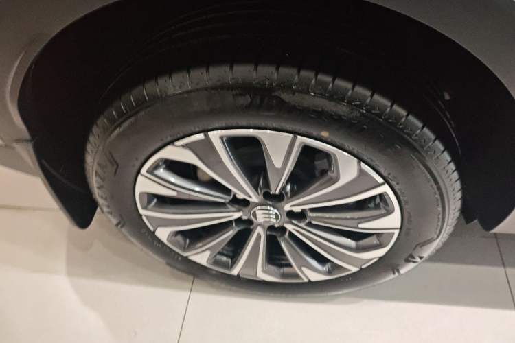 Used Buick Envision 2025 Encore Plus 28T Two-Wheel-Drive Platinum Edition
