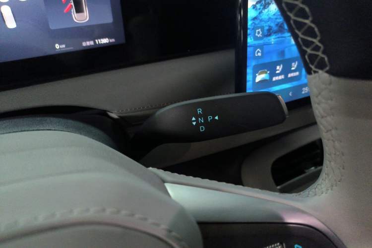 Used BYD Sealion 06 New Energy 2025 Model DM-i 170 Navigation Pro Edition Gear Lever