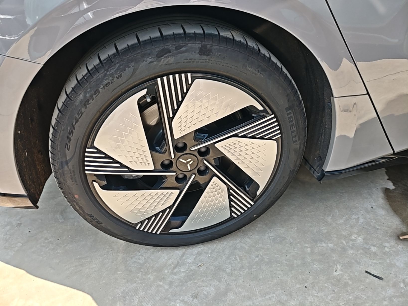 Hongqi EH7 2025 640 All-Wheel Drive Smart Selection Edition — снимка 11