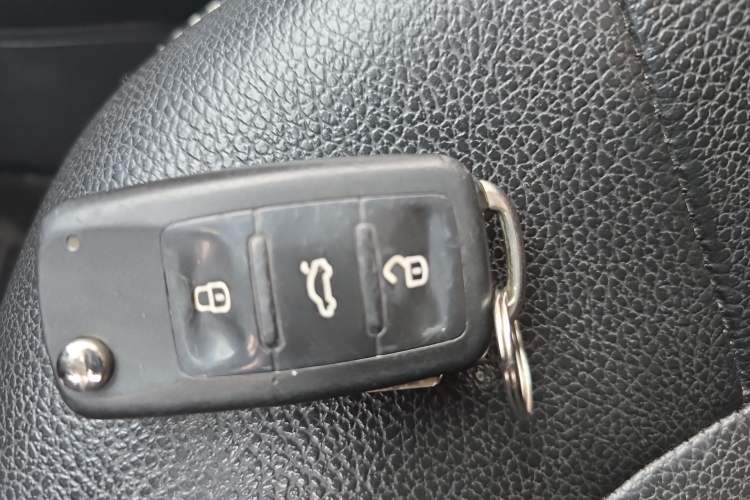 Used Skoda Rapid Spaceback 2016 Revised Version 1.6L Automatic Front-Drive Edition Interior 1