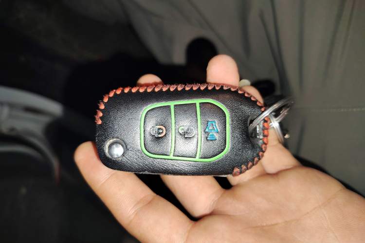 Used SAIC MAXUS T60 2017 2.8T Diesel Manual 4x4 High-Ride Comfort Edition Long Wheelbase China V Standard