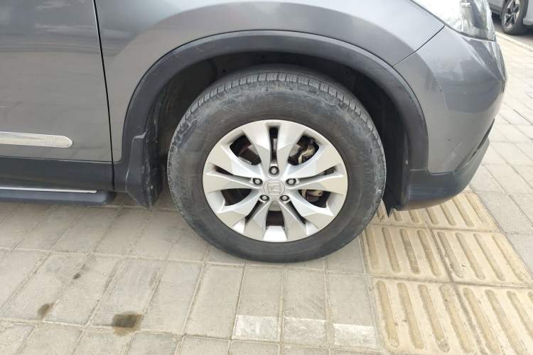 Used Honda CR-V 2012 2.4L four-wheel drive luxury version Right Front Wheel Hub