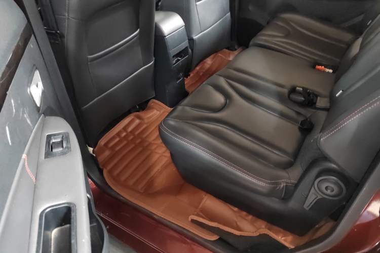 Used Dongfeng Fengon 370 2016 1.5L Manual Luxury 7-Seater
