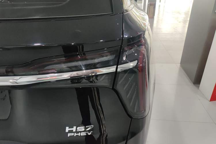 Used Hongqi HS7 PHEV 2024 2.0T PHEV Four-Wheel Drive Flagship Edition 6 Seats Right Rear Taillight