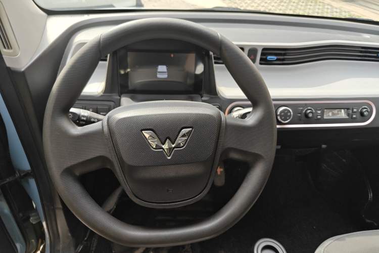 Used Wuling Hongguang MINIEV 2021 Macaron Fashion Model Lithium Iron Phosphate Steering Wheel