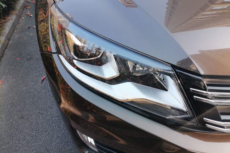 Used Volkswagen Tiguan 2015 1.8TSI Automatic Two-Wheel Drive Comfort Edition Right Front Headlight