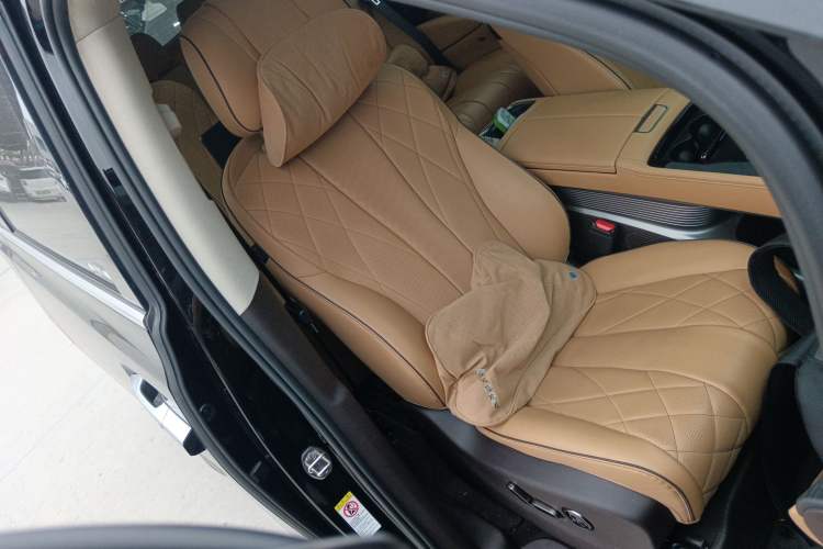 Used Denza D9 2024 DM-i 980 Four-Wheel Drive Flagship Model Right Front Seat