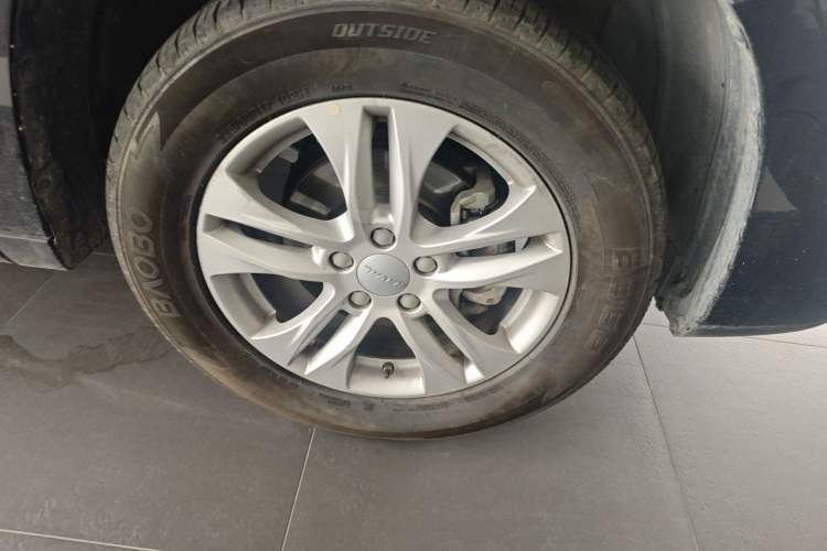 Used Haval M6 2019 1.5T DCT Two-Wheel Drive Elite Version China V Standard Right Front Wheel Hub