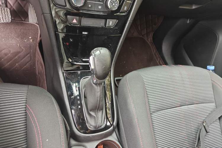 Used Buick Encore 2017 18T Automatic Two-Wheel Drive Urban Fashion Model Gear Lever