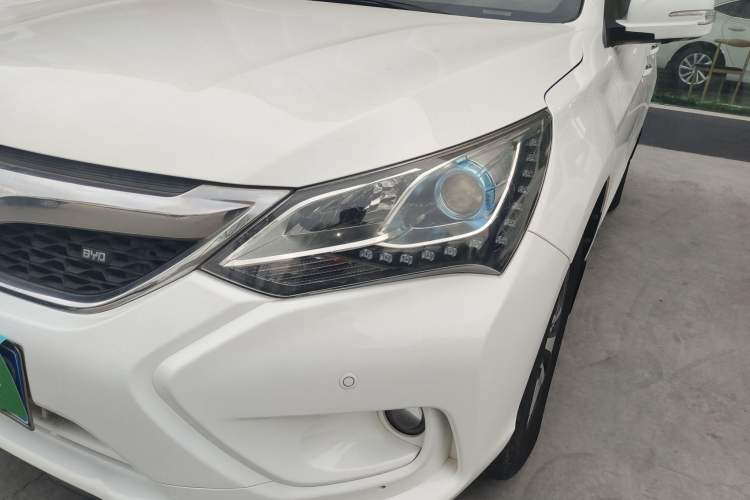 Used BYD Song 2016 GaiShi Edition 1.5TI Manual Elite Model Left Front Headlight