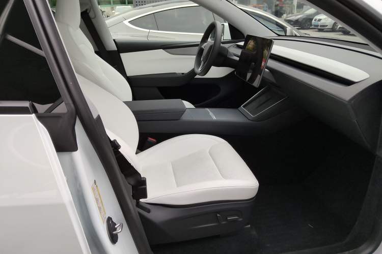 Used Tesla Model Y 2025 Rear-Wheel-Drive Version
