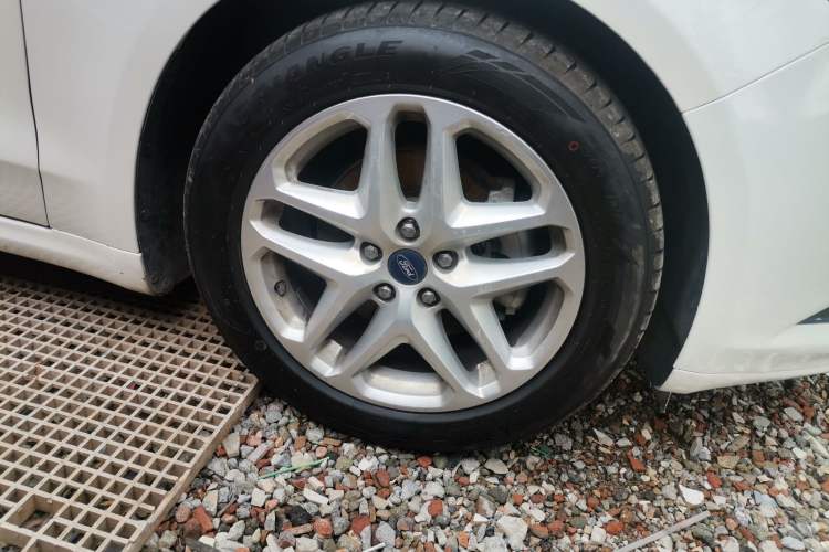 Used Ford Mondeo 2013 1.5L GTDi180 Fashion Edition Right Front Wheel Hub