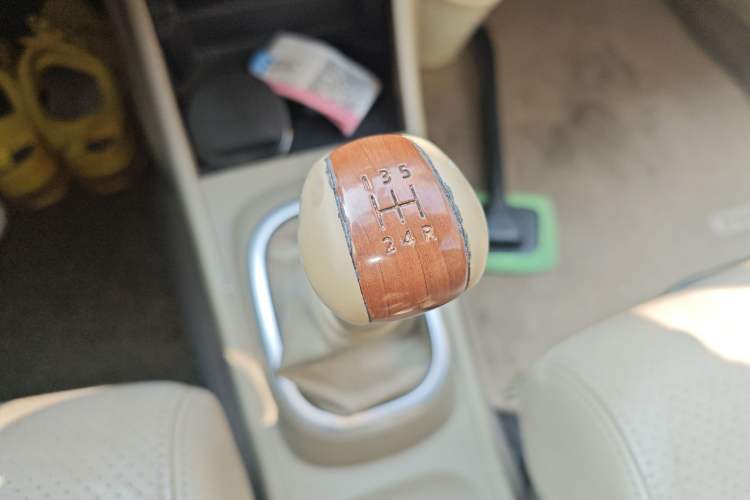 Used Nissan Tiida Sedan 2008 1.6L Manual Smart Version Gear Lever