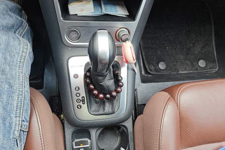 Used Volkswagen Tiguan 2016 300TSI Automatic All-Wheel Drive Luxury Edition Gear Lever