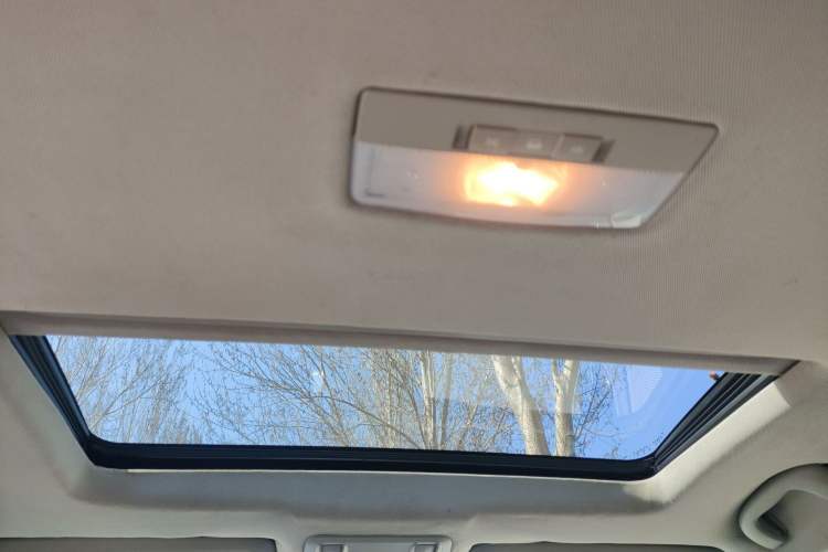 Used Chevrolet Cruze 2011 1.6L SE MT Transformers Edition Headliner