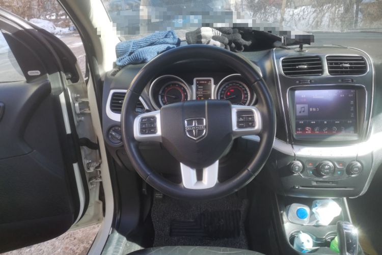 Used Dodge Journey 2013 2.4L Two-Wheel Drive Luxury Version Steering Wheel