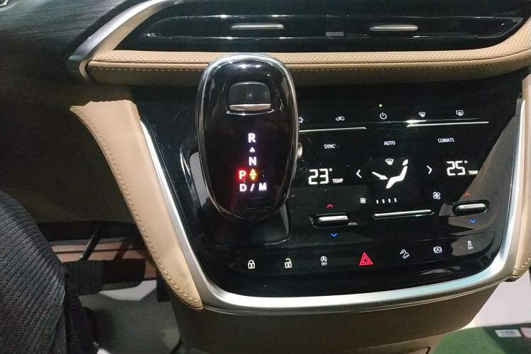 Used Buick GL8 2021 ES Landtrek 653T Luxury Model
