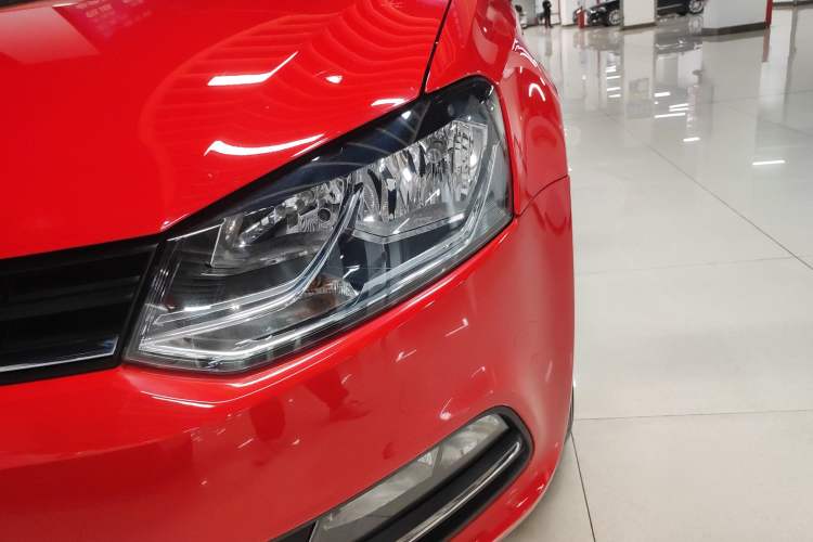 Used Volkswagen Polo 2016 1.6L Automatic Comfort Model
