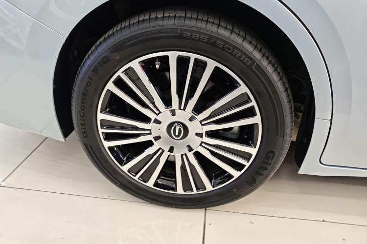 Used GAC Trumpchi E8 New Energy 2024 150km MAX+ Right Rear Wheel Hub